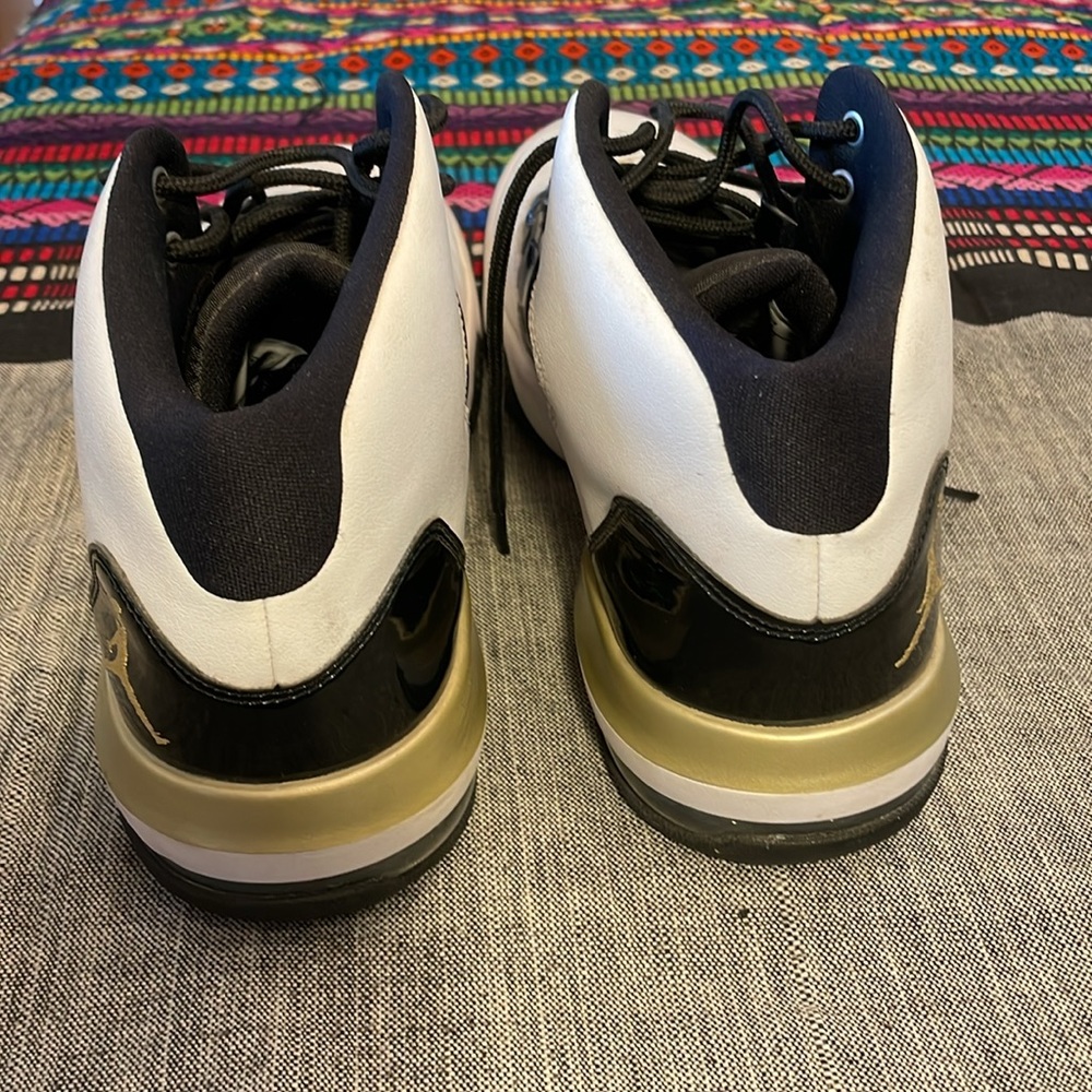 Jordan Max Aura White Metallic Gold Black Men’s Size 8.5 EUC - Picture 4 of 9
